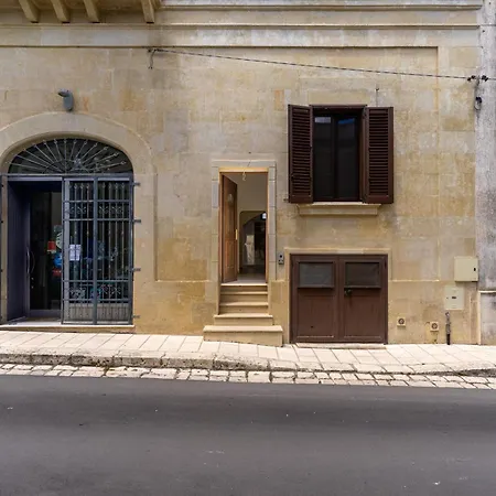 La Casa Di Lena Apartman *